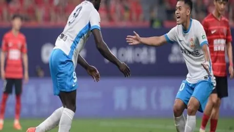 哈登力压韦德！35岁巨星狂砍20分7断，防守卓越，领袖气质全开